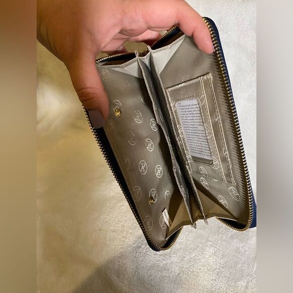 ‎Adrienne vittadini navy bliss wristlet - Picture 2 of 3